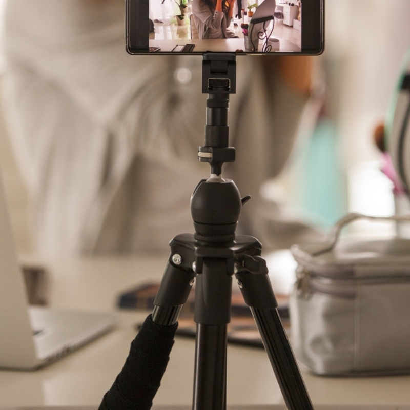 ملحق كاميرا احترافي لنظام الوع - مراجعة Fluid Head Tripod وسعره